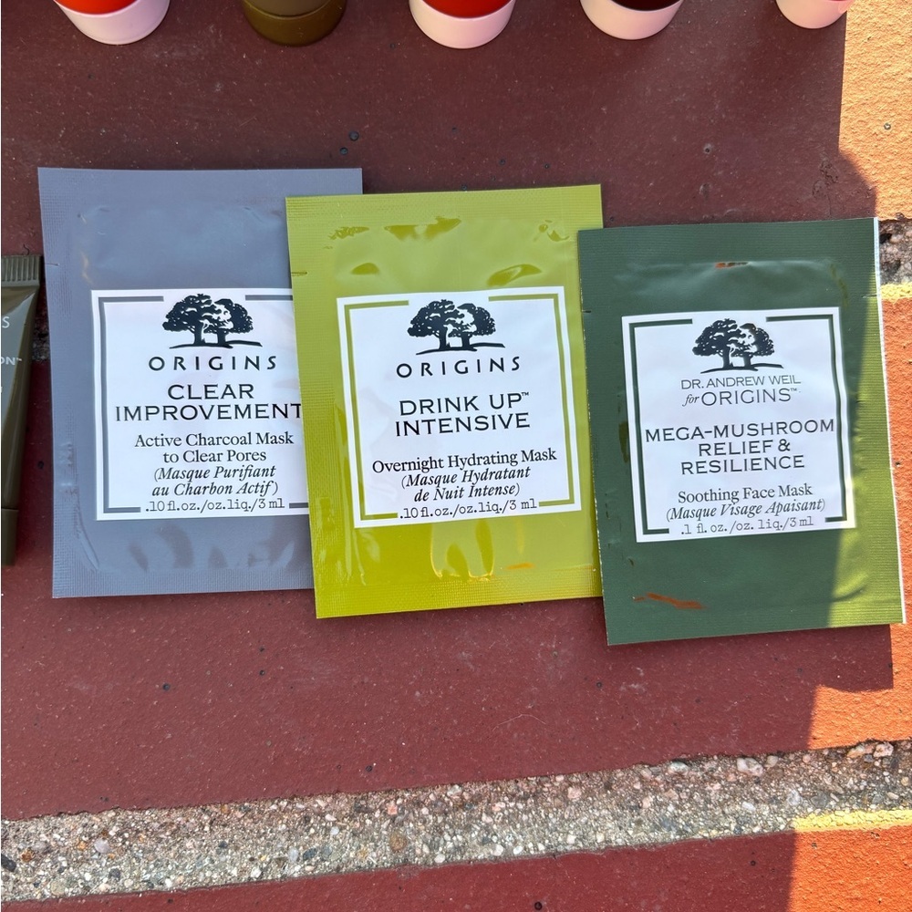 Origins Set of 13 Skincare Plus bag - Picture 3 of 7